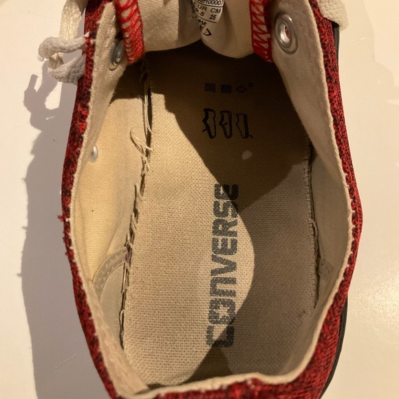 Converse Red Low Top shoes - Picture 6 of 7